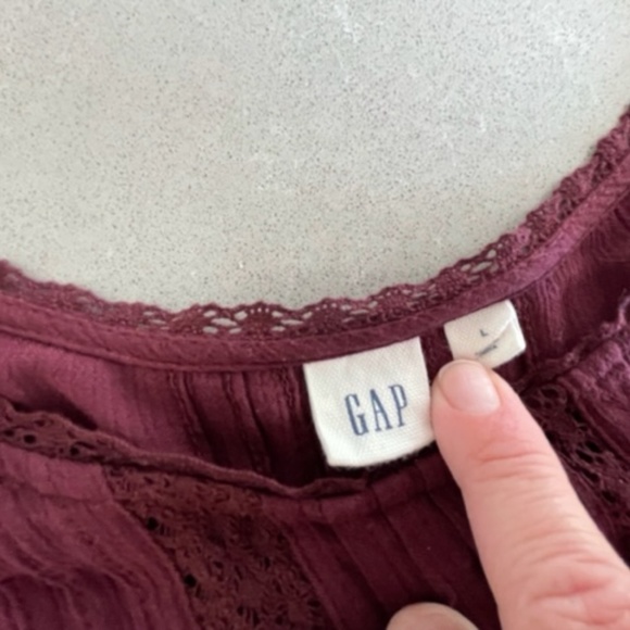 Women's Gap Maroon Flowy Long Sleeve Lace Detail Sz L Blouse Excellent condition - Picture 4 of 6